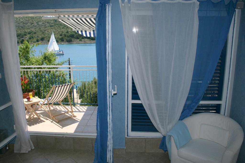 Apartments Mediterraneo Kaprije Bagian luar foto