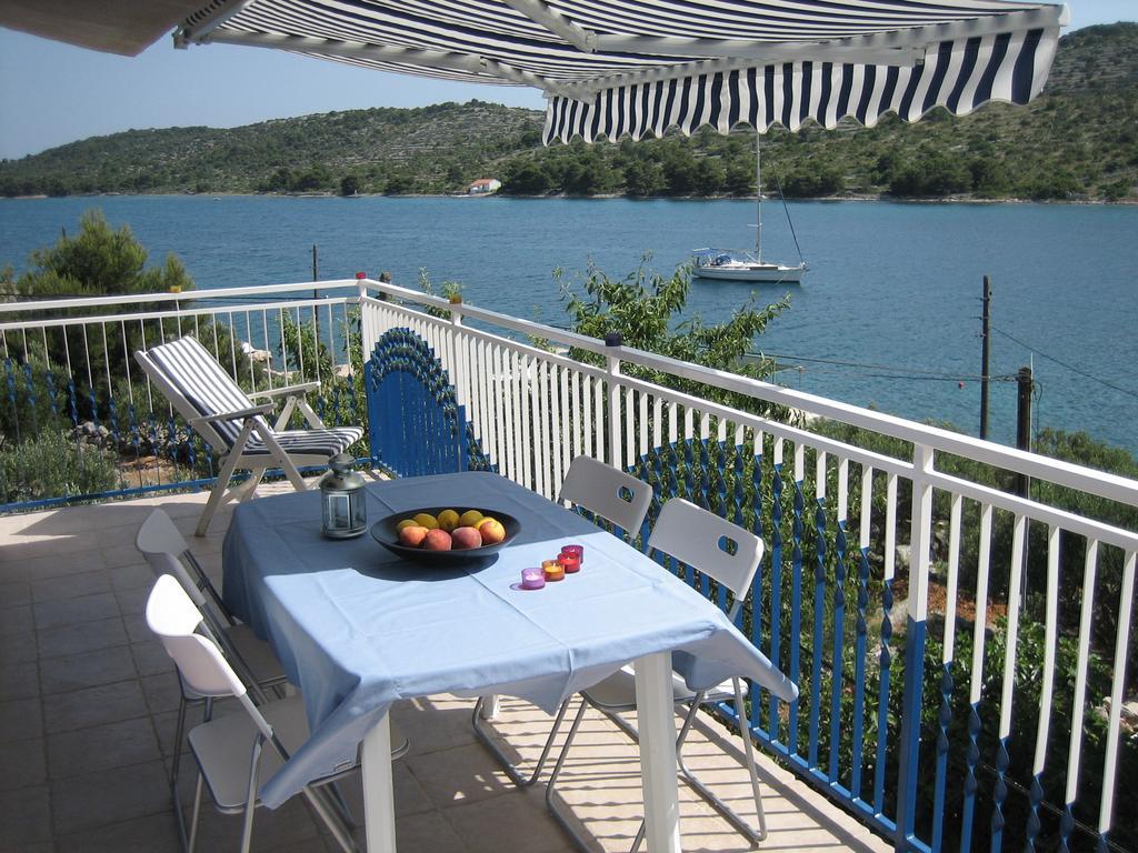 Apartments Mediterraneo Kaprije Bagian luar foto