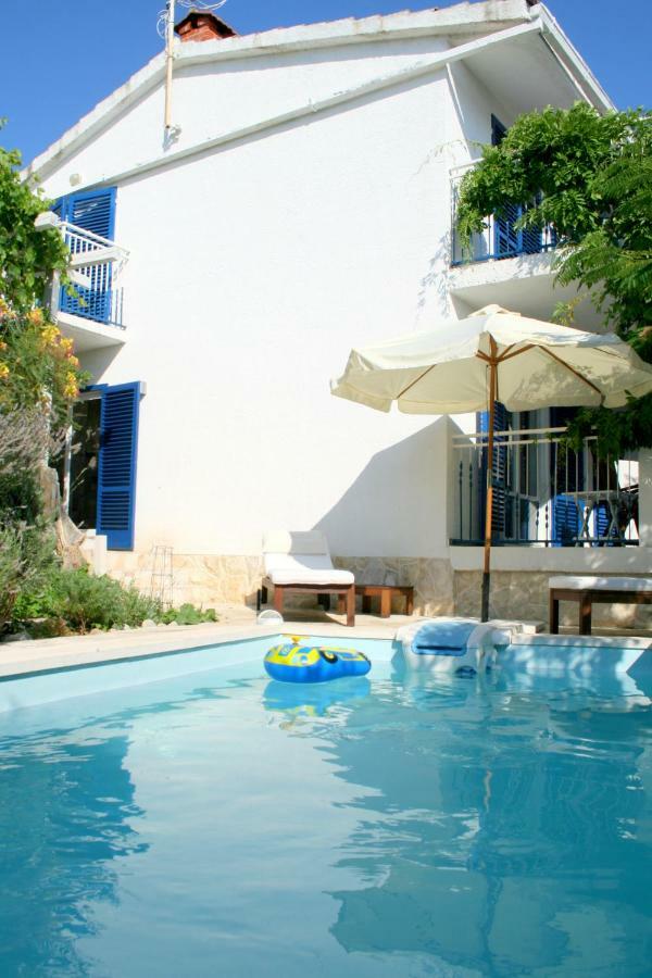 Apartments Mediterraneo Kaprije Bagian luar foto