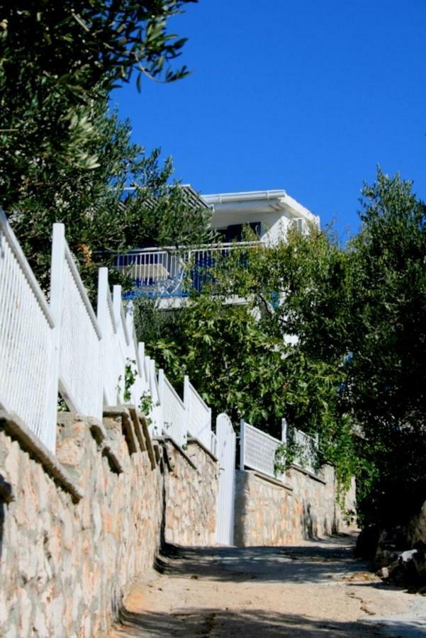 Apartments Mediterraneo Kaprije Bagian luar foto
