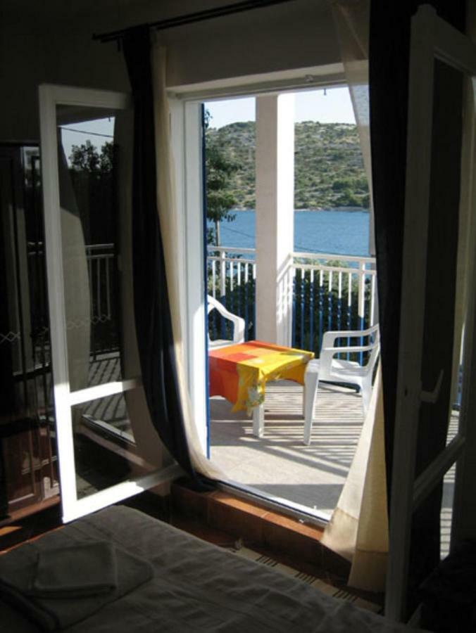 Apartments Mediterraneo Kaprije Bagian luar foto